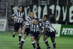 Botafogo cai em 2002, mas sobe para a Serie A em 2003.