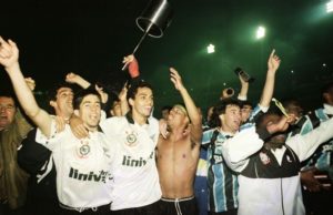 Corinthians vence a primeira Copa do Brasil.