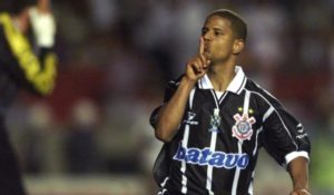Marcelinho Carioca voltou em 1998 ao Corinthians.