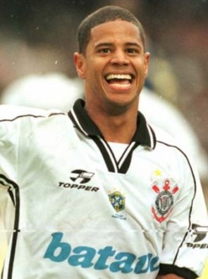 Marcelinho Carioca é uma Lenda do Futebol.