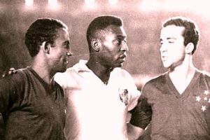 Tostão, Pelé e Dirceu em Cruzeiro x Santos