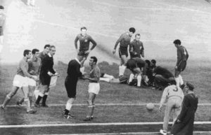 Jogo entre Itália e Chila em 1962, conhecido como "A batalha de Santiago".