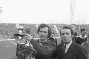 Primeira Bola de Ouro de Franz Beckenbauer.
