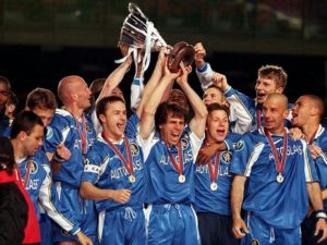 Os Blues vencem a European Cup Winners 1998. 