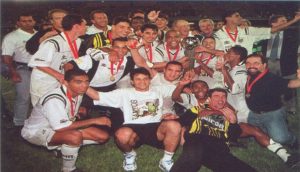 Santos FC conquista seu unico título da extinta Copa Conmebol.