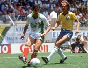 Falcão em jogo contra a Argélia na Copa de 1986.