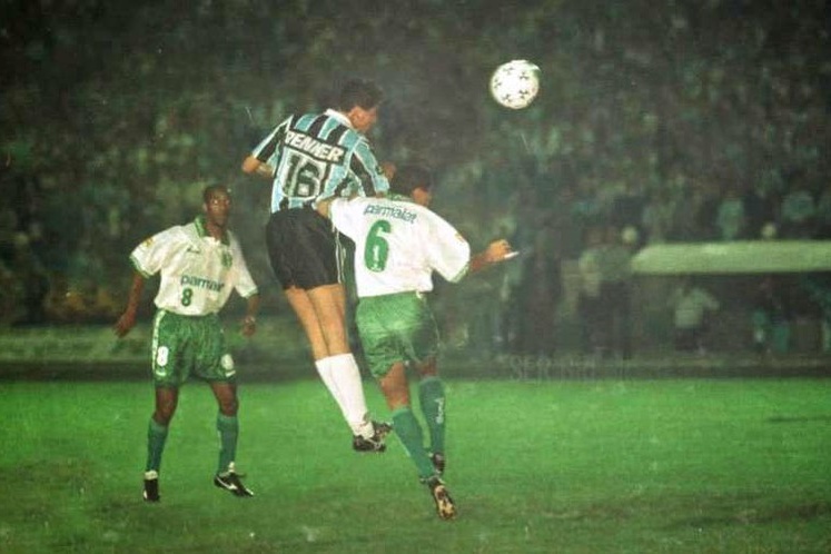 Rivalidade dos anos 1990: Palmeiras x Grêmio.