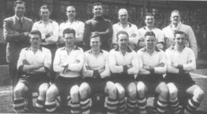 Elenco dos Reds que conquistou o Campeonato Ingles pós Segunda Guerra.