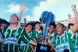 Palmeiras conquista o Brasileirão de 1994 em cima do Corinthians.
