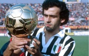 Platini eleito 3 vezes Bola de Ouro na Juventus.