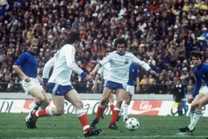 Platini diante da Itália na Copa de 78.