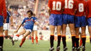 Gol de PLatini na final da Euro 1984 contra a Espanha.