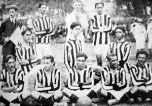 Primeira formção do Santos FC.