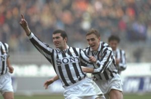 Zidane lidera uma forte Juventus nos anos 90.
