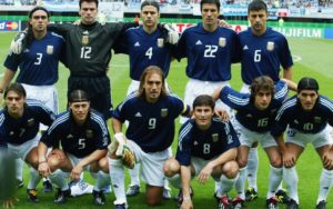 Forte elenco argentino que decepcionou na Copa do Mundo de 2002.