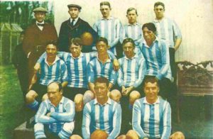 Um dos primeiros elencos sa Seleção Argentina de Futebol.
