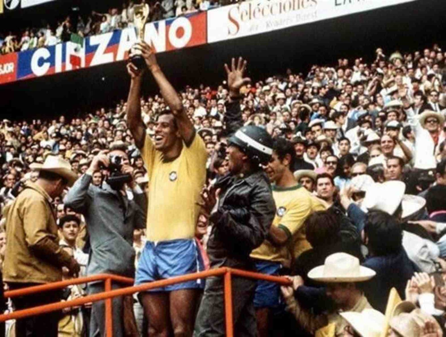 Carlos Alberto Torres Tudo sobre esta Lenda do Futebol! Carlos Alberto Torres Tudo sobre esta Lenda do Futebol!