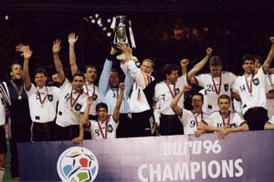 Forte eçenco da Seleção Alemanha de Futebol conquista a Euro de 1996.