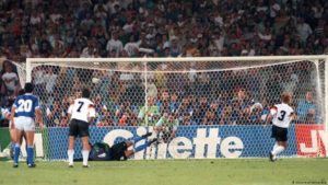 Seleção Argentina de Futebol perde final da Copa do Mundo de 1990.