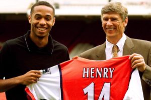 Henry chega a pedido de Arsene Wenger.