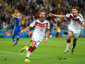 Alemanha derrota a Argentina na final de 2014 com gol de Gotze.