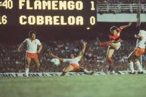 Flamengo x Cobreloa, em partida no Maracanã.