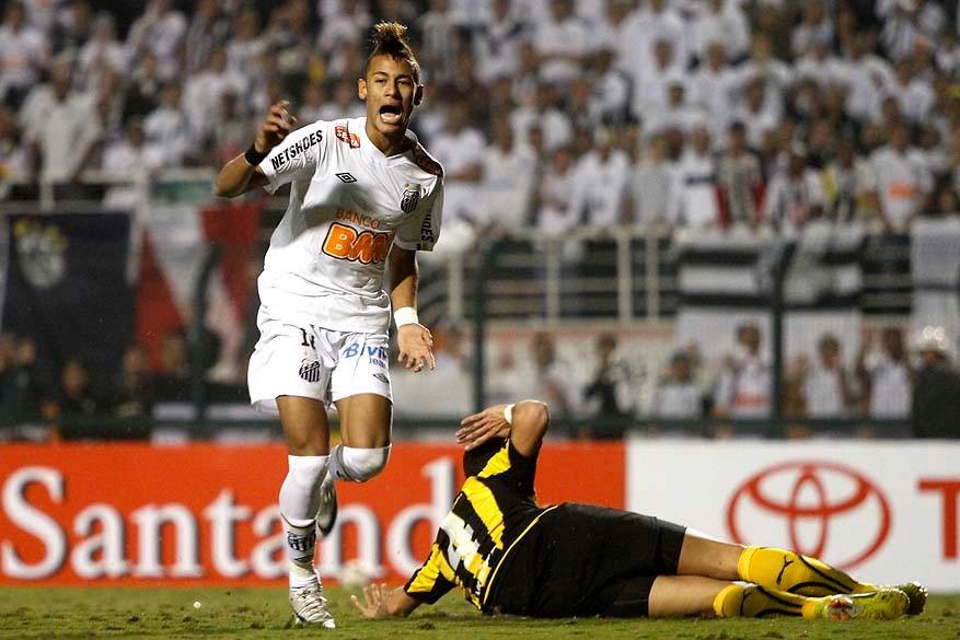 Neymar contra o Peñarol em 2011.