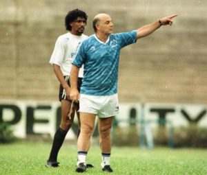 Dino Sani como técnico do Grêmio em 1990.