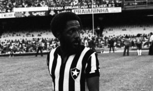 Paulo Cézar Caju começa no futebol com a camisa do Botafogo.