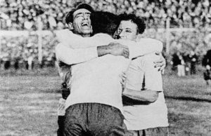 Seleção Uruguaia de Futebol ganha seu primeiro título mundial.