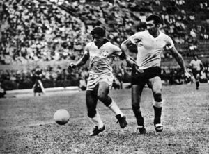 César Maluco com a camisa da seleção brasileira em 1968.