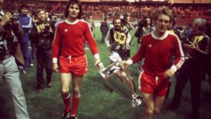 Bayern tricampeão europeu 1976.