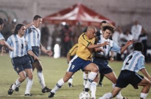 Brasil e Argentina na Copa América de 1999.