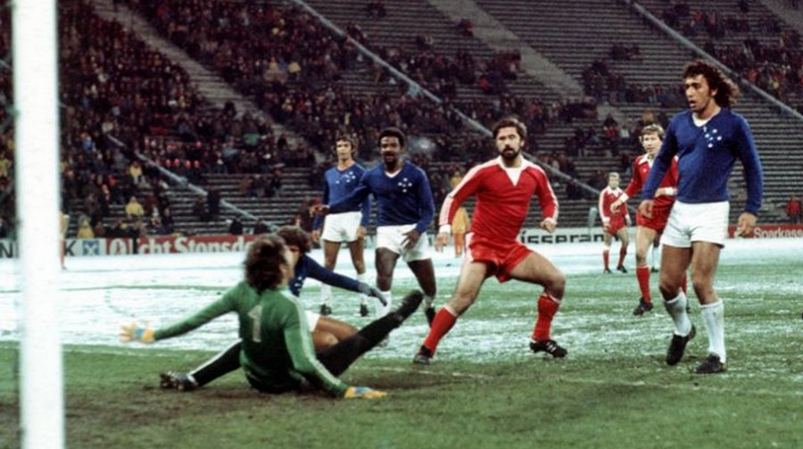Final do mundial de 1976 entre Cruzeiro e Bayern Munich.
