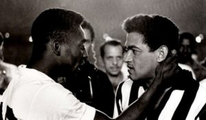 Pelé e Garrincha, símbolos do maior Santos e Botafogo da história.