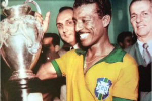 Campeão sulamericano com o Brasil em 1949.