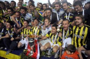 Fenerbahçe conquista o Campeonato Turco de 2010-11.