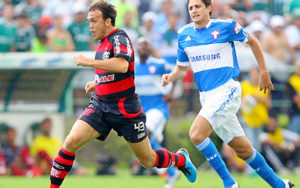 Pet marca dois gols contra o Palmeiras em 2009.
