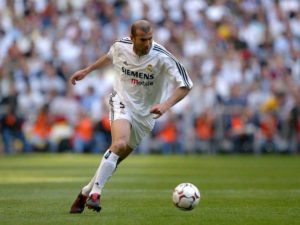Zinedine Zidane: o grande maestro francês.