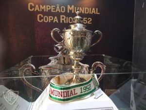 Taça do torneio mundial de 1952 na galeria do Fluminense.