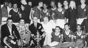 Fluminense com a taça da Copa Rio de 1952.