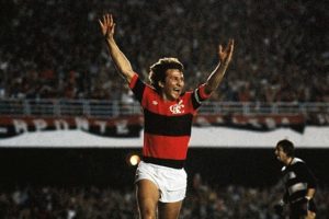 Grande atuação de Zico contra o Guarani no Campeonato Brasileiro de1982.