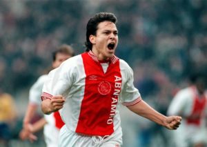 Jari Litmanen: um dos grandes jogadores do Ajax dos anos 1990.