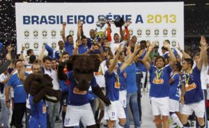 Cruzeiro ergue a taça do Brasileiro de 2013