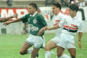 Amoroso contra o São Paulo no Brasileiro de 1994.