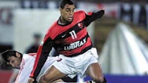 Denílson chega para ser mais uma estrela do Flamengo.