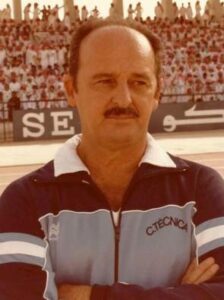 O treinador Rubens Minelli.