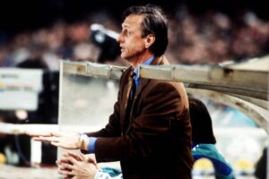 Como treinador, Cruyff implmentou um futebol ainda mais vistoso.
