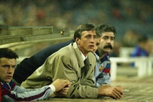 Johan Cruyff treinou o Barcelona até 1996